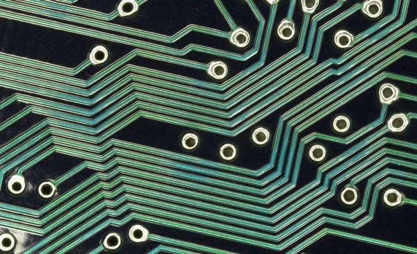PCB激光鉆孔 激光切割??15?m的pcb電路板鉆孔應用(圖2)