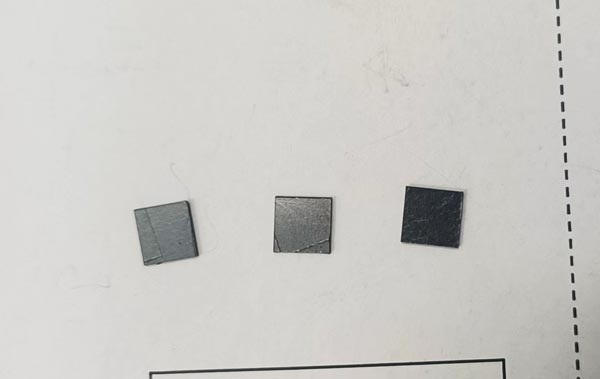 石墨片用什么切割呢？精密激光切割機！(圖1)